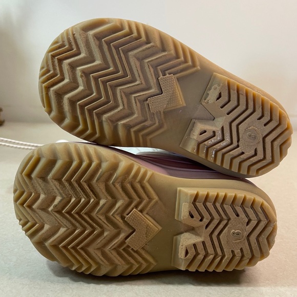 Khombu Girls Snow Boots. Pink. Size 6 - Picture 7 of 7